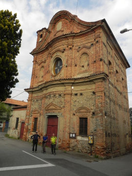 Arrivo all’Oratorio di San Rocco a Viverone alta (47297 bytes)